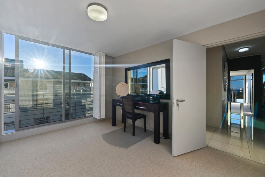 2 Bedroom Property for Sale in Green Point Western Cape